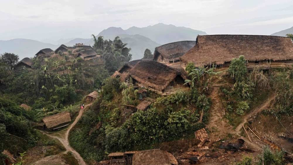 তবে চম্পাইয়ের ডেপুটি কমিশনার জেমস লালরিঞ্চনার দাবি, মায়ানমারের ছাত্ররা সীমান্ত পেরিয়ে এ দেশে এসে স্কুল করে আবার ফিরে যায়, এমন তথ্য তাঁর কাছে নেই। আর যদি তা হয়, তা-ও একটি নির্দিষ্ট এলাকায় হচ্ছে বলেই তিনি মন্তব্য করেন।