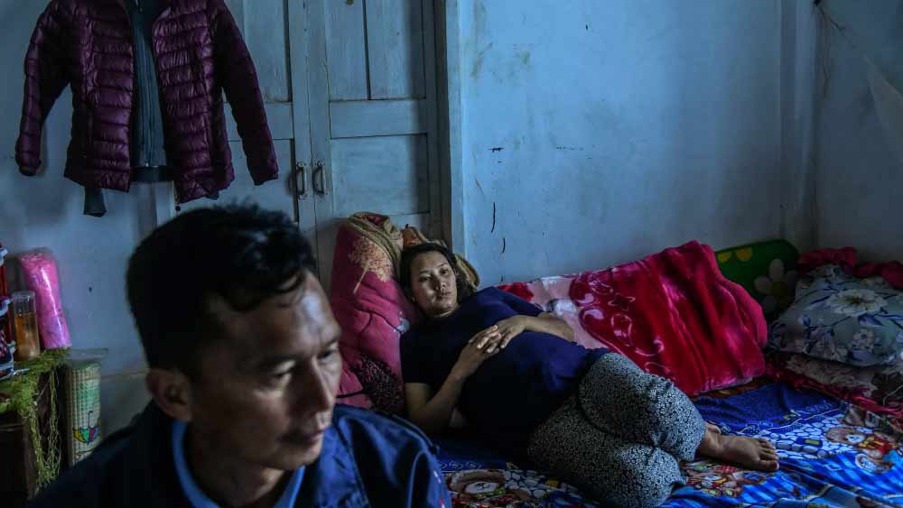 মায়ানমারের শরণার্থীদের ভারতে প্রবেশ করানো নিয়ে কেন্দ্র এবং ফেডারেল মিজো ন্যাশনাল ফ্রন্ট সরকারের মধ্যে মতের মিল ছিল না। ২০২১ সালের মার্চ মাসে কেন্দ্রের তরফে মিজোরাম, মণিপুর, নাগাল্যান্ড এবং অরুণাচল প্রদেশ, এই চার রাজ্যকে নির্দেশ দেওয়া হয় যাতে মায়নমারের সীমান্ত পেরিয়ে আসা মানুষদের প্রবেশের অনুমতি না দেয়। যাঁরা ইতিমধ্যেই ভারতে প্রবেশ করেছেন, তাঁদের চিহ্নিত করে আবার সে দেশে ফিরিয়ে দেওয়ার নির্দেশও দেয় কেন্দ্র।