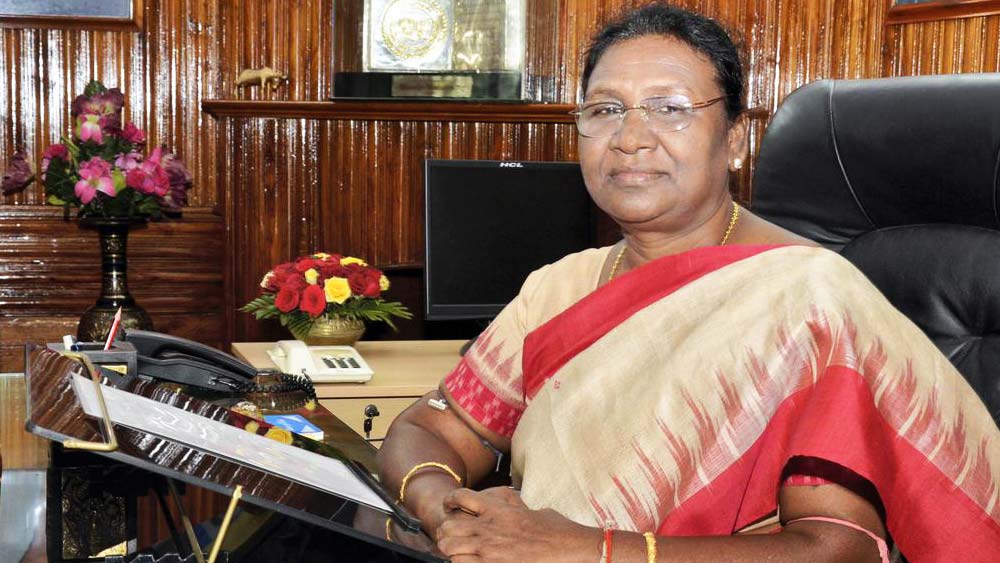 প্রথম জীবনে শিক্ষিকা থেকে মন্ত্রী। পরবর্তী কালে রাজ্যপাল। বর্তমানে রাষ্ট্রপতি নির্বাচনে এনডিএ জোটের প্রার্থী। মঙ্গলবার বিজেপি সভাপতি জেপি নড্ডা দ্রৌপদী মুর্মুর নাম ঘোষণা করেন।