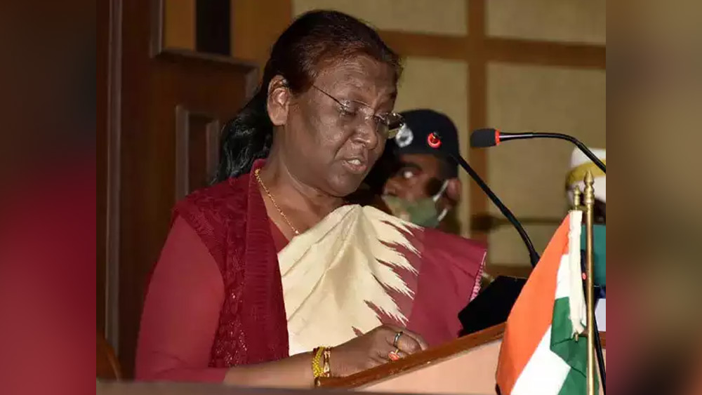  হঠাৎ এক দিন সকালবেলায় বিছানা থেকে জ্ঞানহীন অবস্থায় উদ্ধার করা হয় লক্ষ্মণকে। সঙ্গে সঙ্গেই তাঁকে নিকটবর্তী বেসরকারি হাসপাতালে নিয়ে যাওয়া হয়। পরে তাঁকে ভুবনেশ্বরের হাসপাতালে নিয়ে যাওয়া হয়। সেখানে তাঁকে মৃত বলে ঘোষণা করা হয়।