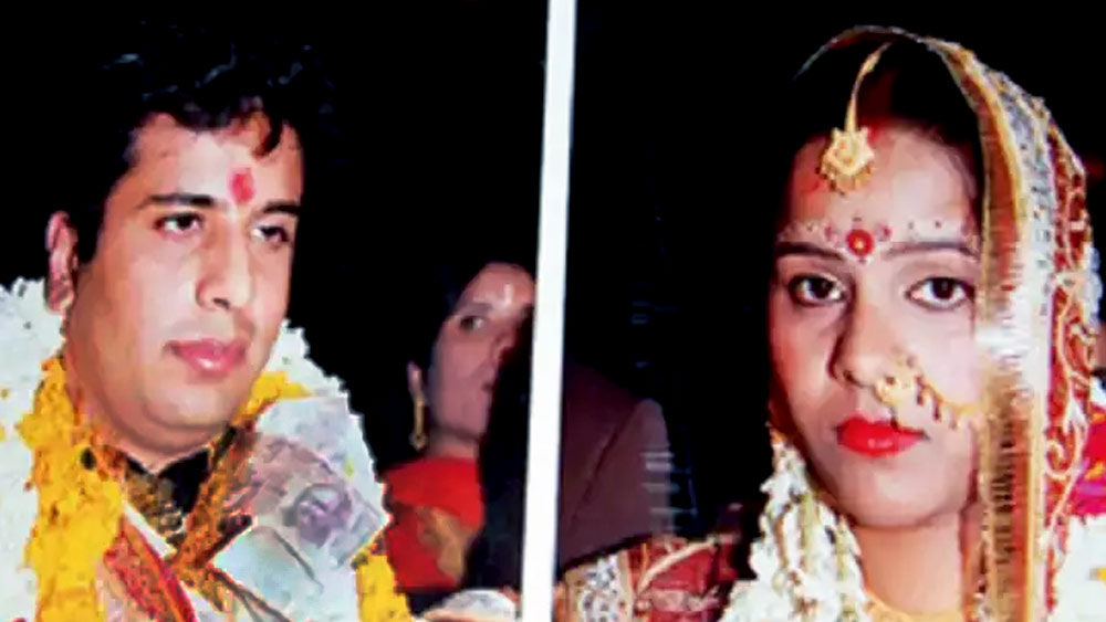 পারস্পরিক কলহ, মারপিট ছিল তাঁদের নিত্য দিনের ঘটনা। ঝগড়ার মূল কারণ, বিবাহ-বহির্ভূত সম্পর্ক এবং পরকীয়া।