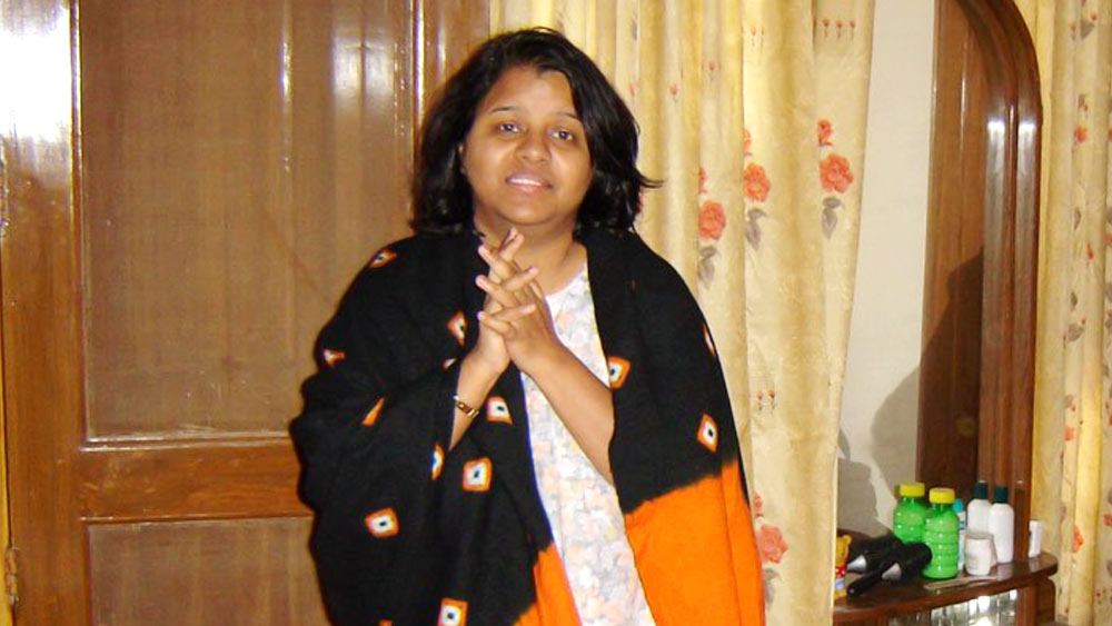 অনুপমার অভিযোগ, তাঁর স্বামী নাকি দেশে ফেরার পর কলকাতায় অন্য সংসার বেঁধেছেন। অন্য দিকে, আমেরিকার এক বাসিন্দার সঙ্গে পরকীয়া সম্পর্কে জড়িত রয়েছেন অনুপমা, এমন সন্দেহ ছিল তাঁর স্বামীর। এই নিয়ে প্রায় রোজই পারিবারিক অশান্তি লেগে থাকে।