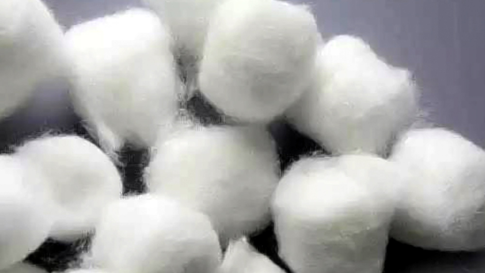 অনুপমার মুখ ও নাকের ভিতর তুলো গুঁজে দেন যাতে শ্বাস নিতে অসুবিধা হয় তাঁর। এই অবস্থায় বেশ কিছু ক্ষণ থাকার পর দম আটকে মারা যান অনুপমা। কিন্তু এ রকম শুনশান জায়গায় তাঁর স্ত্রীর মৃতদেহ লুকোবেনই বা কোথায়?