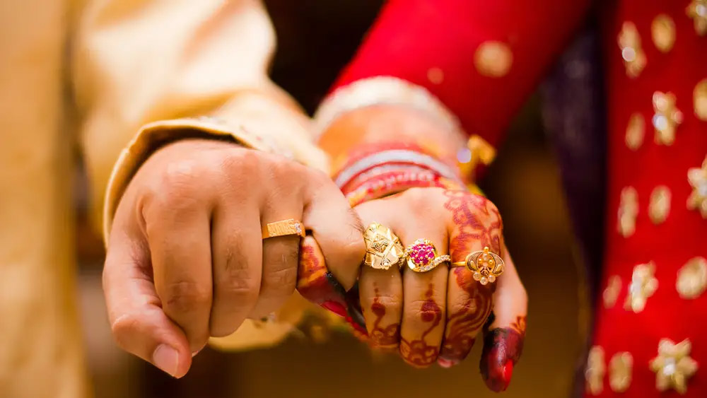 তিনি আরও জানান, তাঁকে ঠকিয়ে আরও একটি বিয়ে করেছিলেন বলে রাজেশের বিরুদ্ধে অভিযোগ দায়ের করেছিলেন অনুপমা। মাস প্রতি ২০ হাজার টাকা দিতে হবে বলে দাবিও করেছিলেন তিনি।