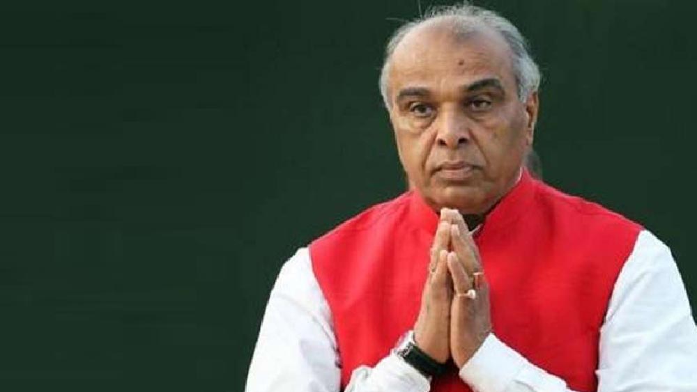 তবে শপথগ্রহণের পর ফের জগদম্বিকার থেকে সমর্থন সরিয়ে বিজেপিকেই সমর্থন করেন লোকতান্ত্রিক কংগ্রেসের নরেশ অগ্রবাল-সহ বাকি বিধায়করা। এক দিনের ‘মুখ্যমন্ত্রী’ হন জগদম্বিকা। ফের সরকার গঠন করেন কল্যাণ।