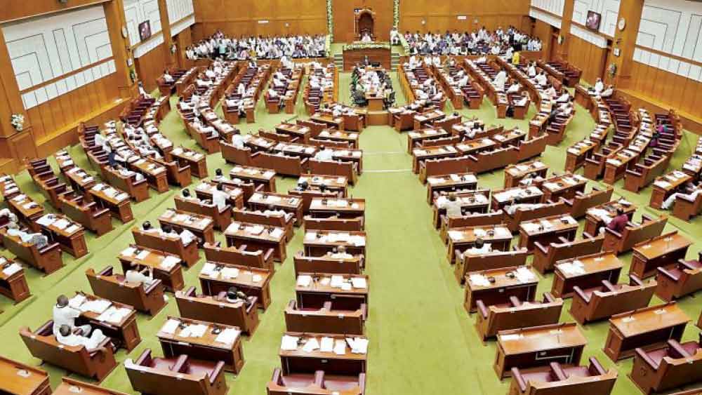 তবে এ ক্ষেত্রেও সরকার গঠনের জন্য কোনও দলকে রাজ্যপালের আহ্বান জানানো এবং সরকার গঠনে রাজ্যপালের ভূমিকা নিয়ে যে প্রশ্ন শীর্ষ আদালতে উঠেছিল, তা এখনও বিচারাধীন।