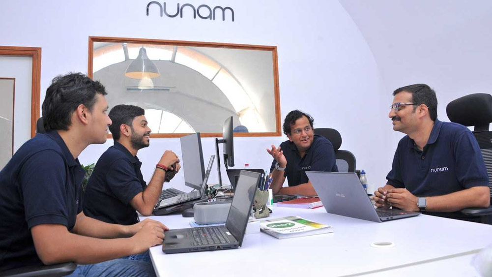  ‘ন্যুনাম’-এর প্রতিষ্ঠাতা প্রদীপ চট্টোপাধ্যায়ের কথায়, ‘‘প্রাথমিক ব্যবহারের পরও ব্যাটারিগুলিকে হাল্কা যানবাহনে ফের ব্যবহার করা যেতে পারে। এর ফলে, প্রাকৃতিক সম্পদের ওপর কম চাপ পড়বে এবং ব্যাটারিগুলিকেও আরও বেশি দিন ব্যবহার করা যাবে।’’