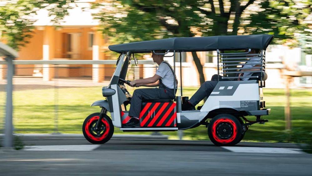 কিন্তু ই-রিকশাই কেন? এর উত্তরে প্রদীপ জানান, ‘‘ই-রিকশা আদর্শ পরিবেশবান্ধব। ই-রিকশার ক্ষেত্রে বৈদ্যুতিক মোটরকে শক্তিশালী হওয়ার দরকার পড়ে না এবং এর ওজনও বেশ হাল্কা হয়।’’