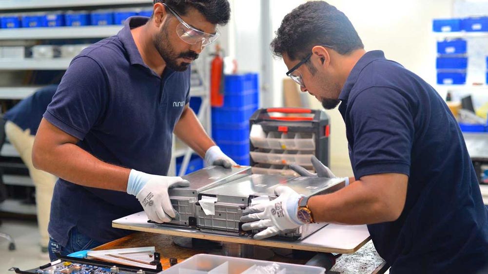  ন্যুনাম চায় দ্বিতীয় দফার পর তৃতীয় দফায় এলইডি লাইট জ্বালাতে সেই ব্যাটারিগুলিকে ব্যবহার করতে।