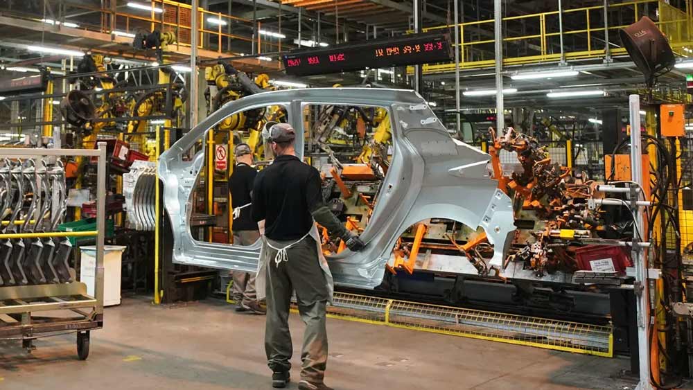  তারা পুরনো ব্যাটারিগুলিকে নিজেদের গোডাউনের রোবট চালাতে ব্যবহার করে আসছে বহু দিন ধরেই।