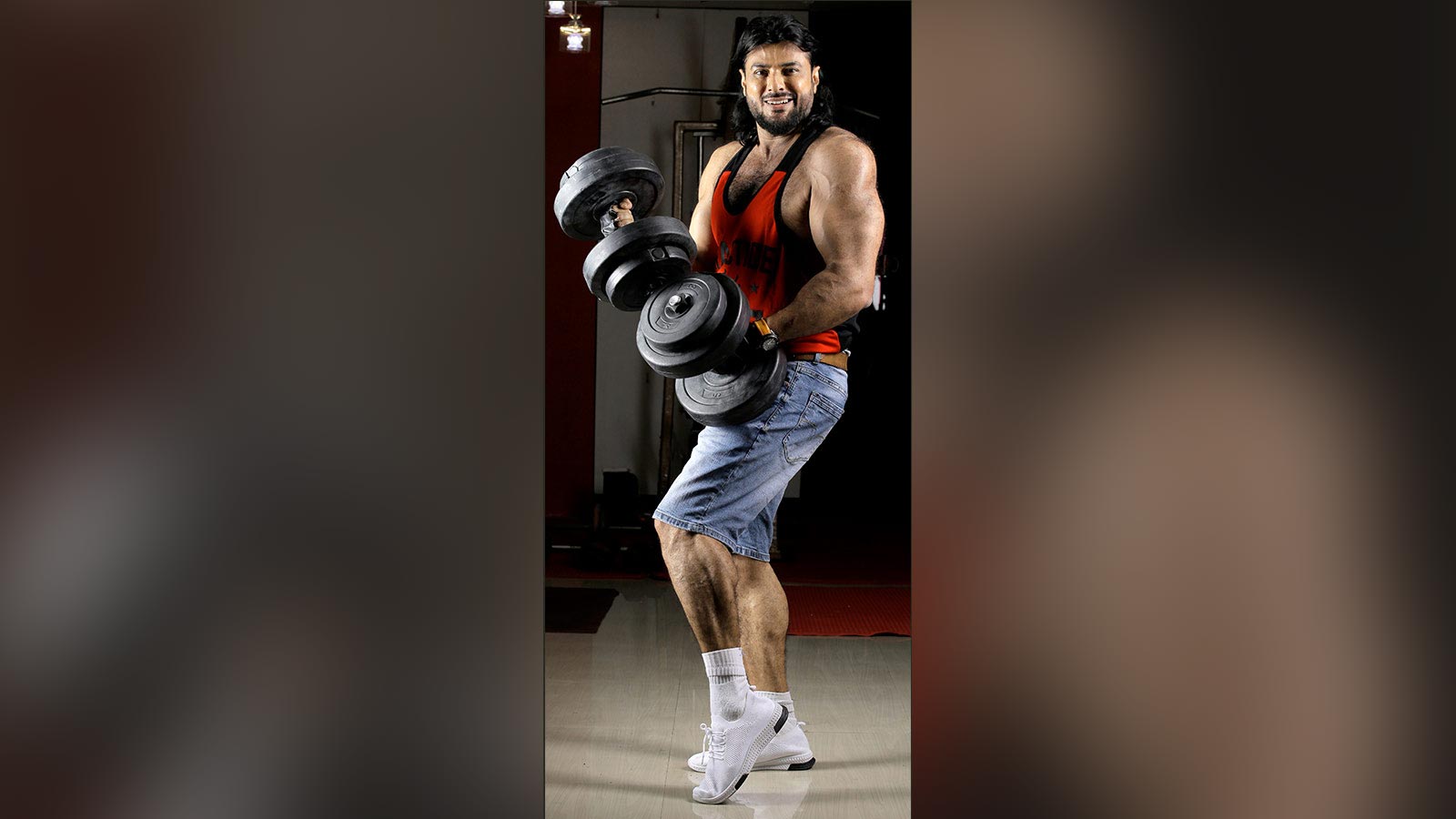 নিজস্ব জিমে ডাঃ দেবব্রত সেনের ওয়ার্কআউট সেশন