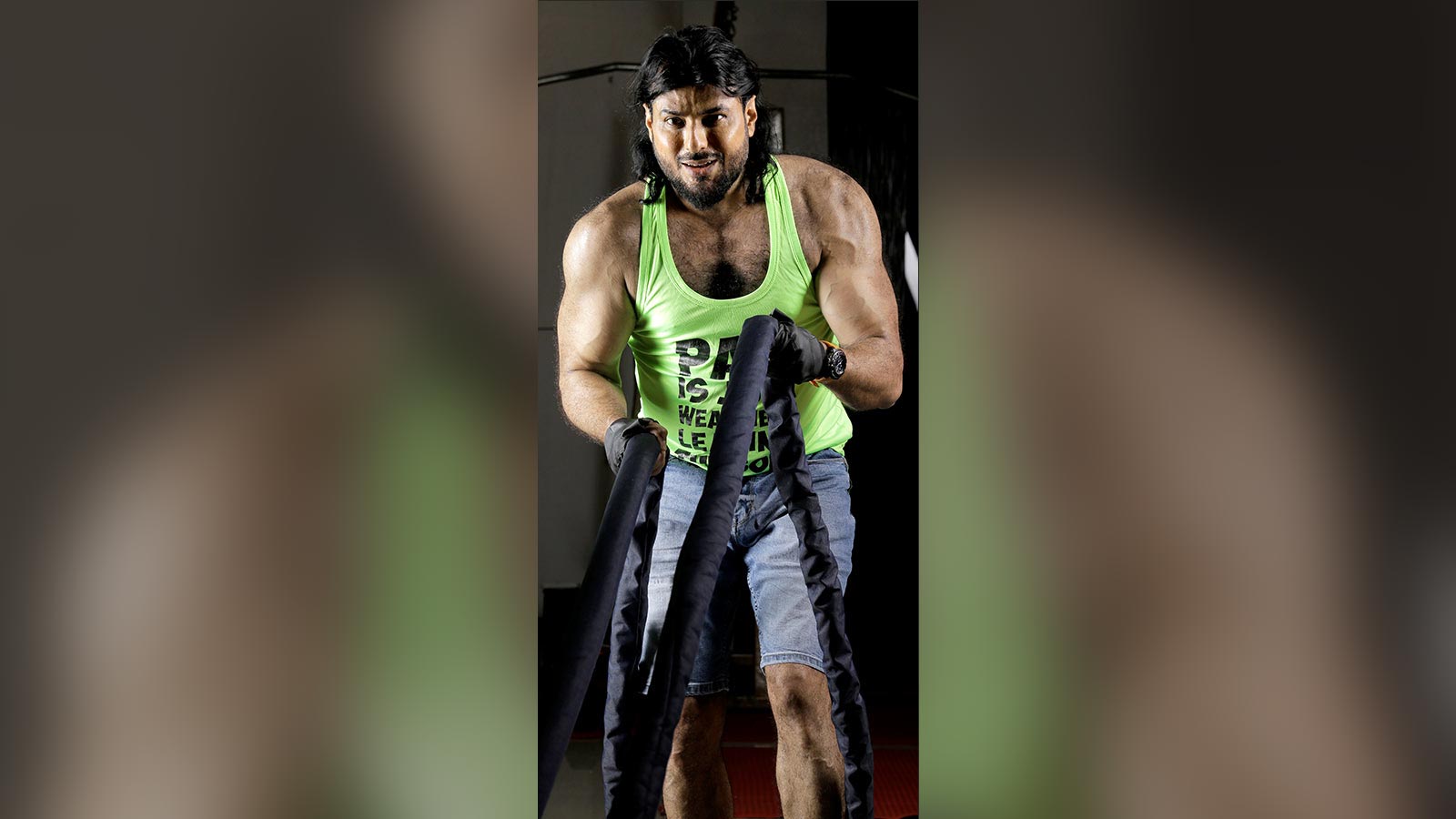 শরীরচর্চায় নিজস্ব জিমে ব্যস্ত ডাঃ দেবব্রত সেন