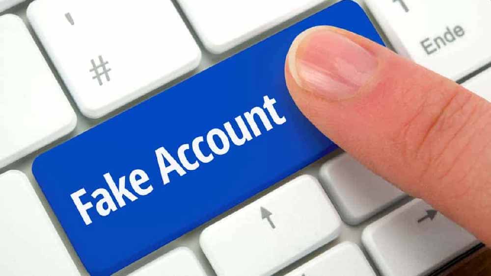 ভুয়ো অ্যাকাউন্ট খুলে হাজার হাজার কোটি টাকার গৃহঋণ দেখিয়ে ভর্তুকি বাবদ কেন্দ্রের কাছ থেকে তাঁরা প্রায় দু’হাজার কোটি টাকা হাতিয়েছেন বলে অভিযোগ ওঠে কপিল-ধীরাজের বিরুদ্ধে। প্রধানমন্ত্রী আবাস যোজনা দুর্নীতিতে তাঁদের বিরুদ্ধে নতুন করে মামলা দায়ের করেছে সিবিআই।