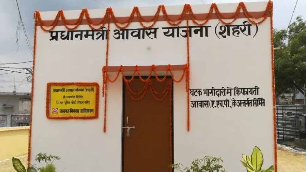 অর্থনৈতিক ভাবে পিছিয়ে পড়া এবং নিম্ন ও মাঝারি আয়ের মানুষের মাথায় পাকা ছাদ গড়ে দিতে ২০১৫ সালে প্রধানমন্ত্রী আবাস যোজনা প্রকল্পটির সূচনা হয়। ওই প্রকল্পের আওতায় যে দুর্নীতি চলছিল, তার পর্দাফাঁস করে সিবিআই।