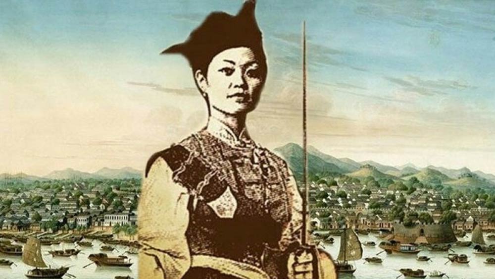 চিনা উপকূল এলাকা গংডং-এ ১৭৭৫ সালে জন্ম হয় চেং-এর।  গৃহযুদ্ধ এবং চরম আর্থিক অনটনের মধ্যে বেড়ে ওঠেন তিনি।