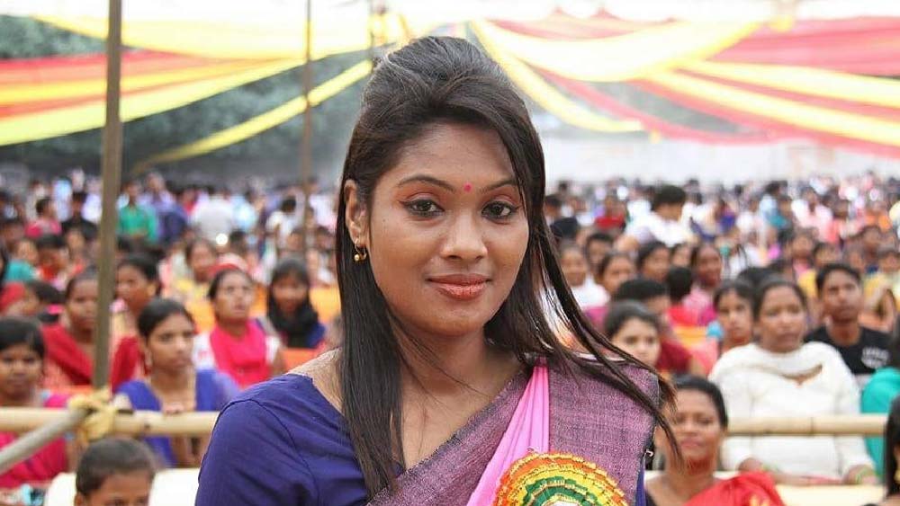 পেশায় অভিনেত্রী। নেশায় রাজনীতিবিদ। আমাদের দেশে এমন উদাহরণ ভূরি ভূরি। তবে তাঁদের বেশির ভাগই অভিনয় জীবনের তুমুল জনপ্রিয়তা নিয়েই রাজনীতিতে এসেছেন।