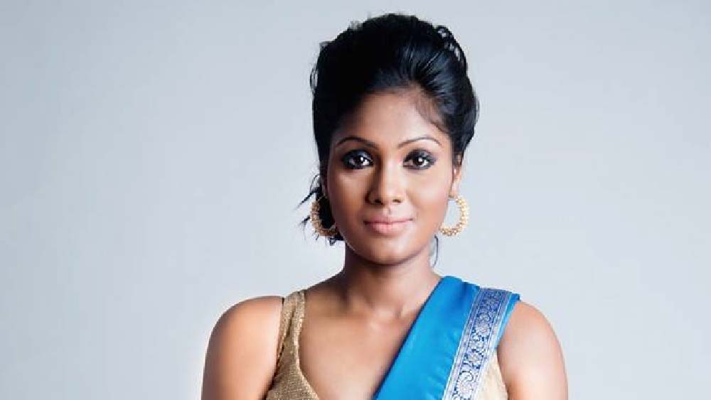 অভিনেত্রী এবং রাজনীতিবিদ হওয়ার পাশাপাশি রুমা পিছিয়ে পড়া জনগোষ্ঠী ওঁরাও সম্প্রদায়ের প্রতিনিধি। এ বার তাঁকে দেখা যাবে প্রচার-মঞ্চের আর্কলাইটের নীচে।