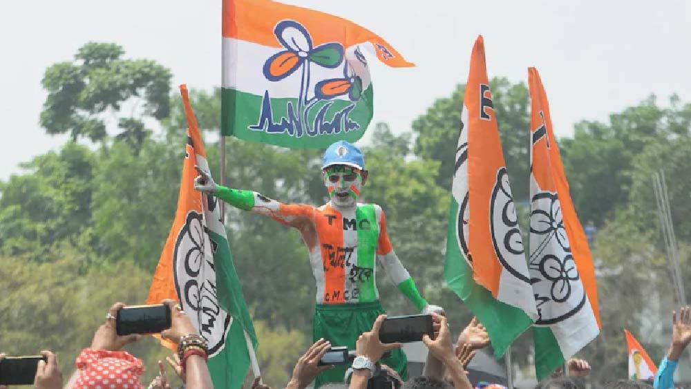 ২০১৬ সাল থেকেই রাজ্যের মুখ্যমন্ত্রী মমতা বন্দ্যোপাধ্যায়ের কাজের প্রতি শ্রদ্ধাশীল রুমা। মমতা তাঁকে অনুপ্রেরণা জুগিয়েছেন বলে বহু বার শোনা গিয়েছে রুমার গলায়।