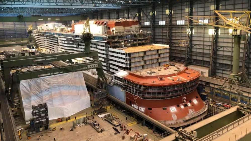 ২০ তলা জাহাজটিতে ৯০০০ যাত্রীকে ঠাঁই দেওয়ার জন্য   সুসজ্জিত ঘরের ব্যবস্থা ছিল।