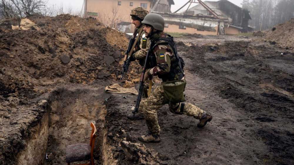 সেভেরোদোনেৎস্ক রক্ষার দায়িত্বে থাকা সেনাবাহিনীর প্রধান ওলেক্সান্ডার স্ট্রাইউক আগে জানিয়েছিলেন, শহরের সাধারণ নাগরিকদের অবস্থা দুর্বিষহ। বাইরে থেকে পণ্য সরবরাহ করা সম্ভব হচ্ছে না। শহরে জল সরবরাহও বন্ধ রয়েছে। যার ফলে ভয়ঙ্কর দুর্দশায় নাগরিকরা।