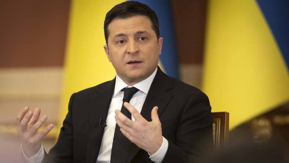 ইউক্রেনের প্রেসিডেন্ট ভোলোদিমির জেলেনস্কি ইইউ-এর এই সিদ্ধান্তকে স্বাগত জানিয়ে বলেন, ‘‘ঐতিহাসিক মুহূর্ত। ইউক্রেন ইইউ-এর কাছে কৃতজ্ঞ।’’