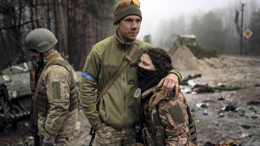 সব মিলিয়ে বলতে হচ্ছে, এখনই যুদ্ধ থামার কোনও সম্ভাবনা নেই। লক্ষ লক্ষ মানুষ গৃহহীন সেখানে।