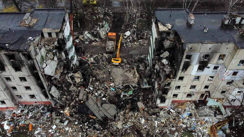 নেটোর মহাসচিব ইয়েন্স স্টলটেনবার্গ বলেছেন, ‘‘এই যুদ্ধের চড়া মূল্য দিতে হচ্ছে ঠিকই, কিন্তু মস্কোকে যদি তাদের সামরিক লক্ষ্য অর্জন করতে দেওয়া হয়, তা হলে তার জন্য আরও বেশি মূল্য চোকাতে হবে।’’