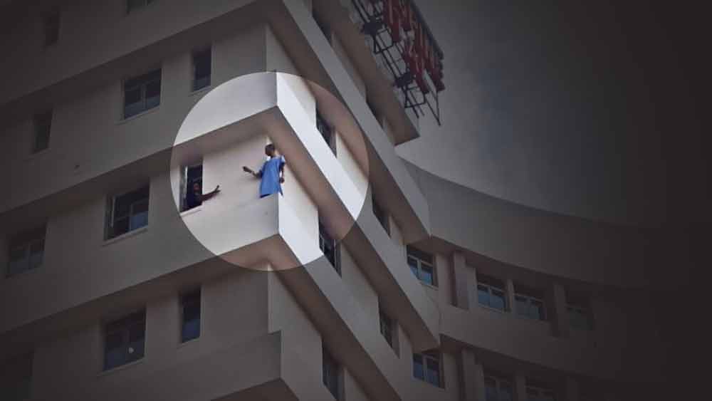  হাসপাতালের জানলা বেয়ে আট তলার কার্নিশে রোগী, হুলস্থুল কাণ্ড মল্লিকবাজারে