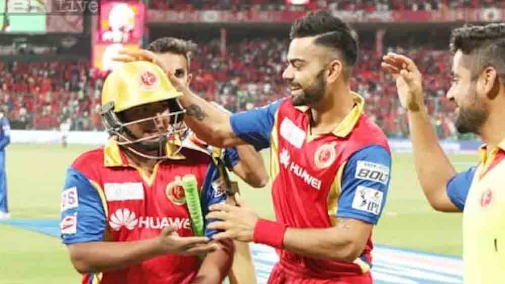 বিরাট কোহলীর থেকে প্রশংসা পেয়েছেন সরফরাজ খান।