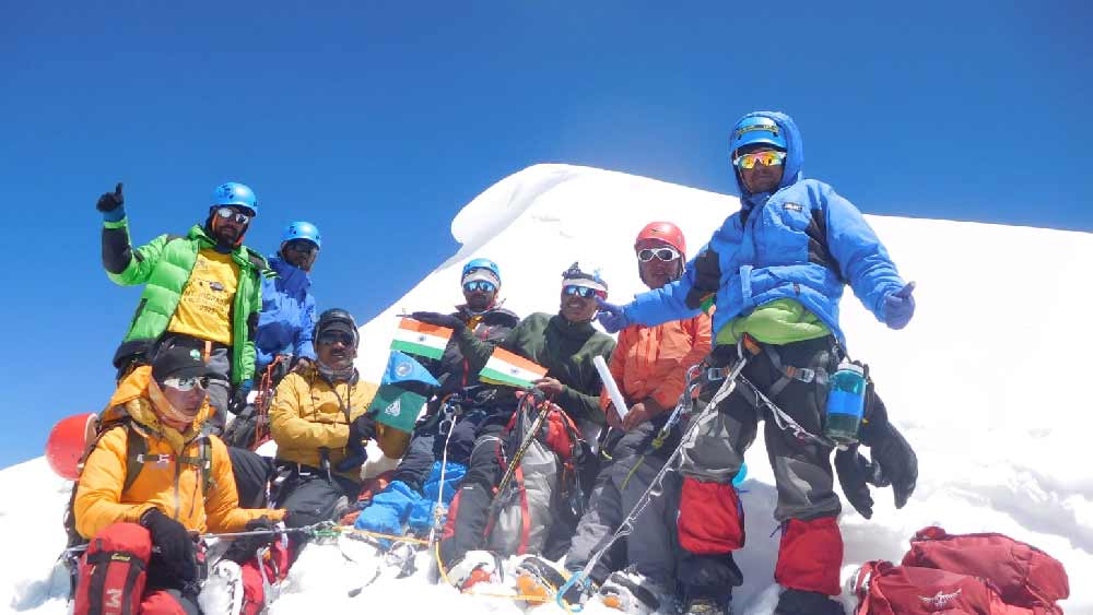 দু’দিন থেকে ১৭ জুন দেও টিব্বা জয় করেন দেবাশিস। শনিবার  সকালেই বাড়ি ফেরেন এই অভিযাত্রী দলের সদস্যরা।