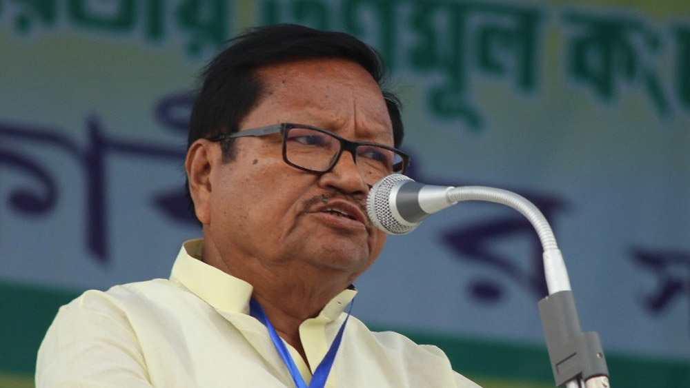 শুধু তা-ই নয়, মন্ত্রীকন্যার চাকরিতে যোগ দেওয়ার দিনকেই ববিতার চাকরি পাওয়ার দিন হিসাবে ধরে নিতে হবে। ওই দিন থেকেই প্রাপ্য সমস্ত সুযোগ-সুবিধা পাবেন ববিতা। শুক্রবার এমনই নির্দেশ দিয়েছেন বিচারপতি অভিজিৎ গঙ্গোপাধ্যায়। পাশাপাশি শুক্রবার অঙ্কিতার ফেরত দেওয়া কিস্তির টাকাও ববিতাকে দেওয়ারও নির্দেশ আদালতের।