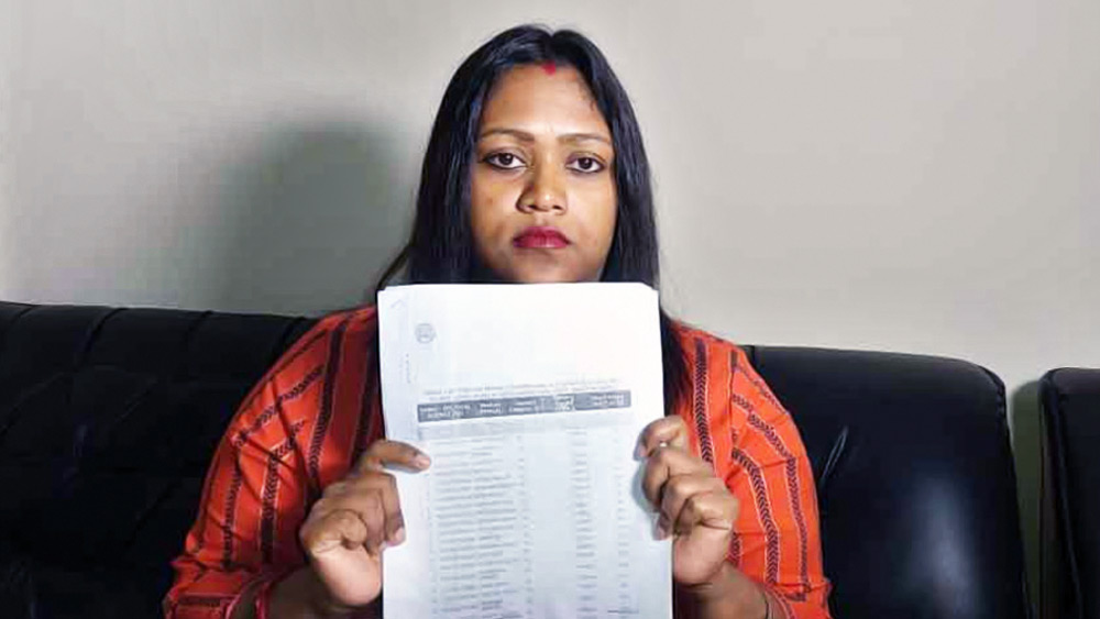 এই প্রসঙ্গে আনন্দবাজার অনলাইনের সঙ্গে কথা বলার সময় কেঁদে ফেলেন ববিতা। এত টাকা পেয়ে কী করবেন? এই জবাব দিতে গিয়েই তাঁর চোখ ভিজে যায় জলে। জানান, এই টাকা শুধু তাঁর নিজের জন্য নয়। টাকাটি তিনি কোনও ভাল কাজে ব্যবহার করবেন।