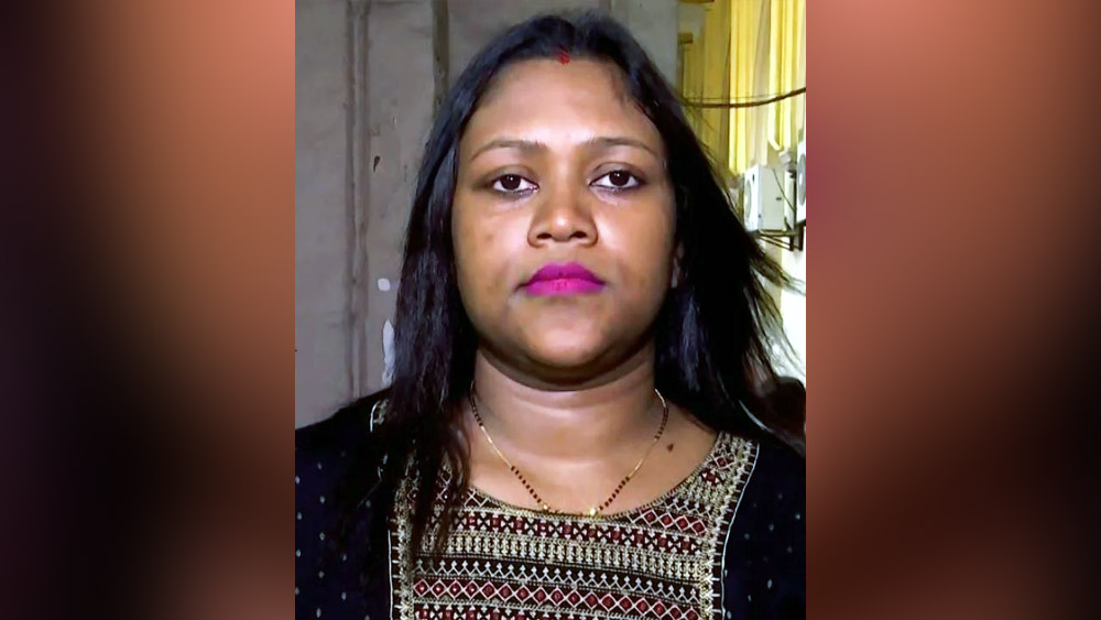 মন্ত্রীকন্যার চেয়ে ১৬ নম্বর বেশি পেয়েছিলেন। তবু ববিতার নাম তালিকার ২১ নম্বরে ছিল। আর পরেশের মেয়ে অঙ্কিতা অধিকারীর নাম ছিল মেধাতালিকার শীর্ষে।