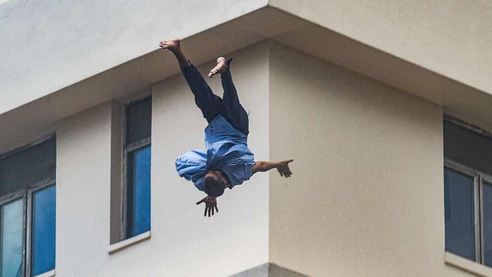 patients who falls from carnish of kolkata mallickbazar hospital lost his wife one month ago says his cousin dgtl