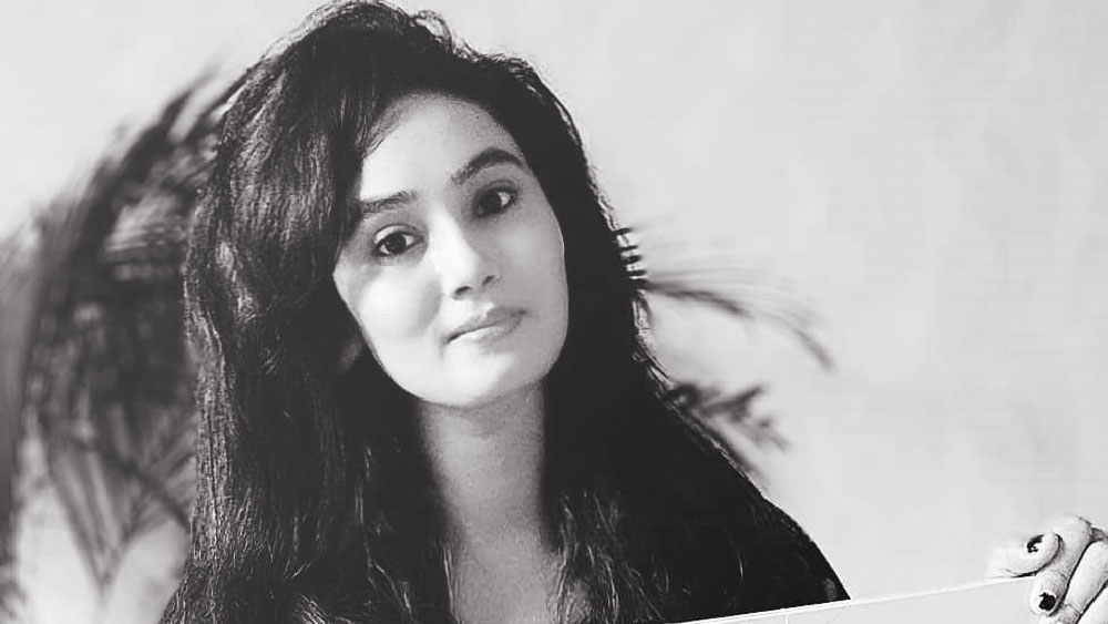 বছর তিরিশের এক ব্লগারকে পাঁচতলা থেকে ছুড়ে ফেলে দেওয়ার অভিযোগ উঠল তাঁরই প্রাক্তন স্বামী এবং আরও দু’জনের বিরুদ্ধে। এ ঘটনায় মহিলার প্রাক্তন স্বামী-সহ তিন জনকে গ্রেফতার করেছে পুলিশ।