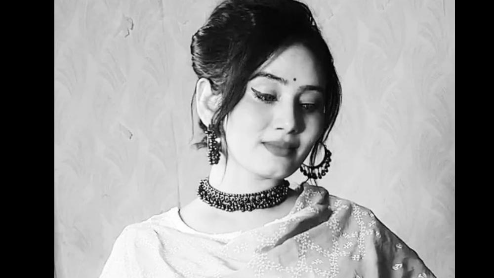 মূলত উত্তরপ্রদেশের গাজিয়াবাদের বাসিন্দা রিতিকার ২০১৪ সালে বিয়ে হয় ফিরোজাবাদের আকাশ গৌতমের সঙ্গে। তিন বছর পর ফিরোজাবাদেরই যুবক বিপুলের সঙ্গে ফেসবুকে আলাপ হয় তাঁর। ২০১৮-তে স্বামী আকাশের সঙ্গে বিবাহবিচ্ছেদের পর বিপুলের সঙ্গে লিভ ইন সম্পর্কে থাকতেন রিতিকা।