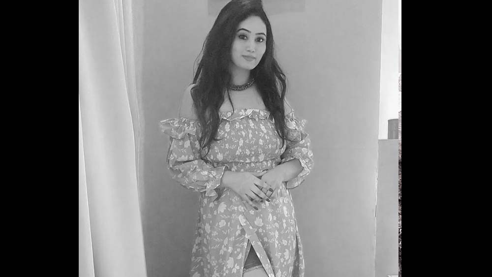 পুলিশ সূত্রে খবর, শুক্রবার দুই মহিলাকে নিয়ে প্রাক্তন স্বামী আকাশ গৌতম রিতিকার তাজগঞ্জের ফ্ল্যাটে আসেন। কারও যাতে সন্দেহ না হয়, সে কারণে প্রথমে দুই মহিলাকে অ্যাপার্টমেন্টে ঢুকতে বলেন। নিরাপত্তারক্ষী বাধা দিলে, তখন আকাশ আসেন এবং দুই মহিলাকে ভিতরে ঢোকানোর ব্যবস্থা করে দেন।