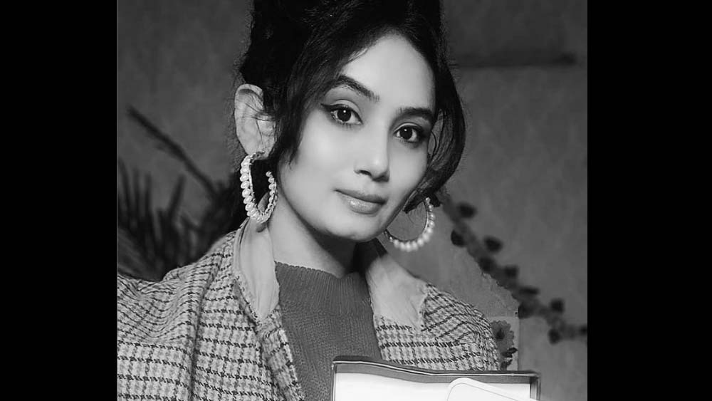 পুলিশ জানিয়েছে, দুই মহিলা অ্যাপার্টমেন্টের নামতালিকার খাতায় ভুল নাম লেখেন। রিতিকার ফ্ল্যাটের নম্বর ৪০৪। কিন্তু ওই দুই মহিলা লেখেন ৬০১ নম্বর ফ্ল্যাটে যাবেন। 