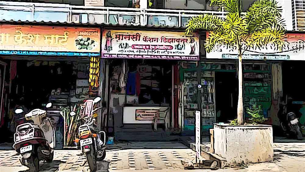 দুই ছেলেমেয়ে কর্মসূত্রে মুম্বইয়ে থাকায়, স্ত্রী সুষমা তাঁর সঙ্গেই ভোপালে থাকতে শুরু করেন। আনন্দনগর এলাকায় দোতলা বাড়িতে থাকতেন মন্ত্রী-দম্পতি। সময় কাটানোর জন্যে বাড়ির নীচেই একটি বুটিকের দোকান খোলেন সুষমা।