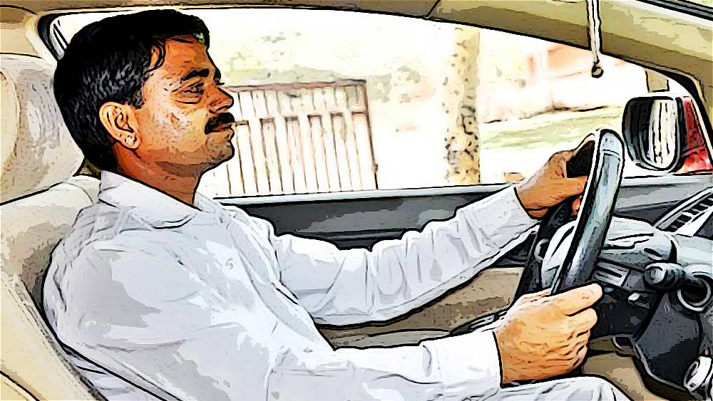 যদি সুনীল ও রানির মধ্যে কোনও সম্পর্ক রয়ে থাকে, তবে তা খুব সহজেই ধরা পড়বে বীরুর চোখে। একই সঙ্গে তাঁর মাসিক রোজগারও হবে। অবশেষে ১৬ হাজার টাকা মাসিক বেতনে সুনীলের গাড়ি চালাতে রাজি হন তিনি।