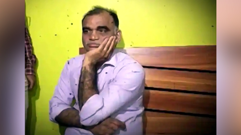 চাকরি পাওয়ার পরেও তিনি সুনীলকে হুমকি দিতেন মাঝেমাঝেই। সুনীল বার বার এই হুমকির জেরে অতিষ্ঠ হয়ে উঠেছিলেন। বীরু তাঁর পথের কাঁটা হয়ে দাঁড়াতে পারেন, এই ভেবে তাঁকে খুন করার সিদ্ধান্ত নেন সুনীল।