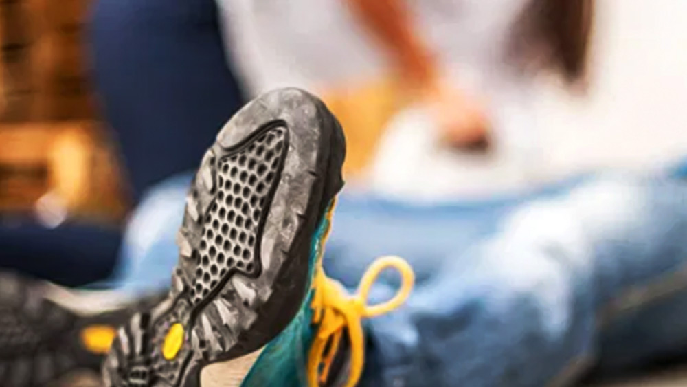 আসলে ব্যথা কমানোর ওষুধের বদলে বীরুকে তিনি অজ্ঞান করার ওষুধ দিয়েছিলেন। বীরু সম্পূর্ণ অচেতন হলে সুনীল তাঁকে দোতলার বাথরুমে নিয়ে যান। সঙ্গে সঙ্গে তাঁর গলার নলি লক্ষ করে ছুরি চালিয়ে খুন করেন বীরুকে।