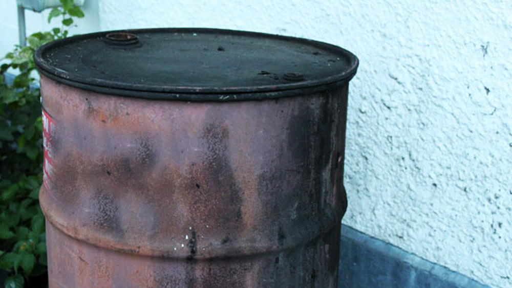 অ্যাসিড, ড্রাম এবং বড় আকারের বাসন সুনীল আগে থেকেই কিনে রেখেছিলেন। সোমবার সারা রাত ধরে বীরুর দেহ কাটতে থাকেন তিনি। মঙ্গলবার সকালে বীরুর পরনের জামা-সহ রক্তে মাখা সমস্ত কাপড়ই তিনি বাড়ি থেকে কিছু দূরে ফেলে আসেন।