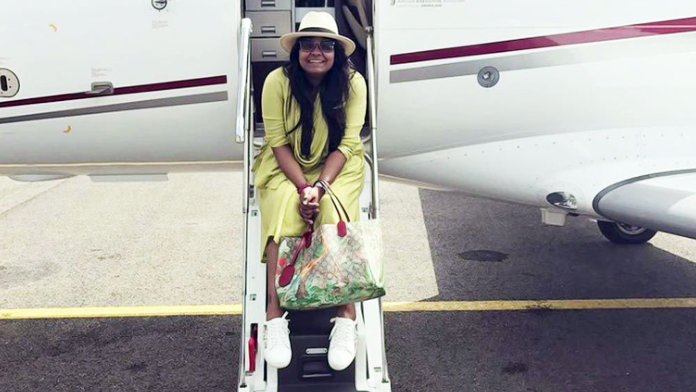 এমন একটা অভিনব ব্যবসা ছকে ফেলা তরুণীর কথায়, ‘‘আমার ভাগ্য ভাল যে এমন একটা ব্যবসায়িক ভাবনা এখানে আর কারও মাথায় আসেনি।’’ এমনকি ক্যানসারে ভুগতে ভুগতেও তাঁর চিন্তা ছিল, প্রাইভেট জেটের ব্যবসাটা না কেউ ছকে ফেলেন।