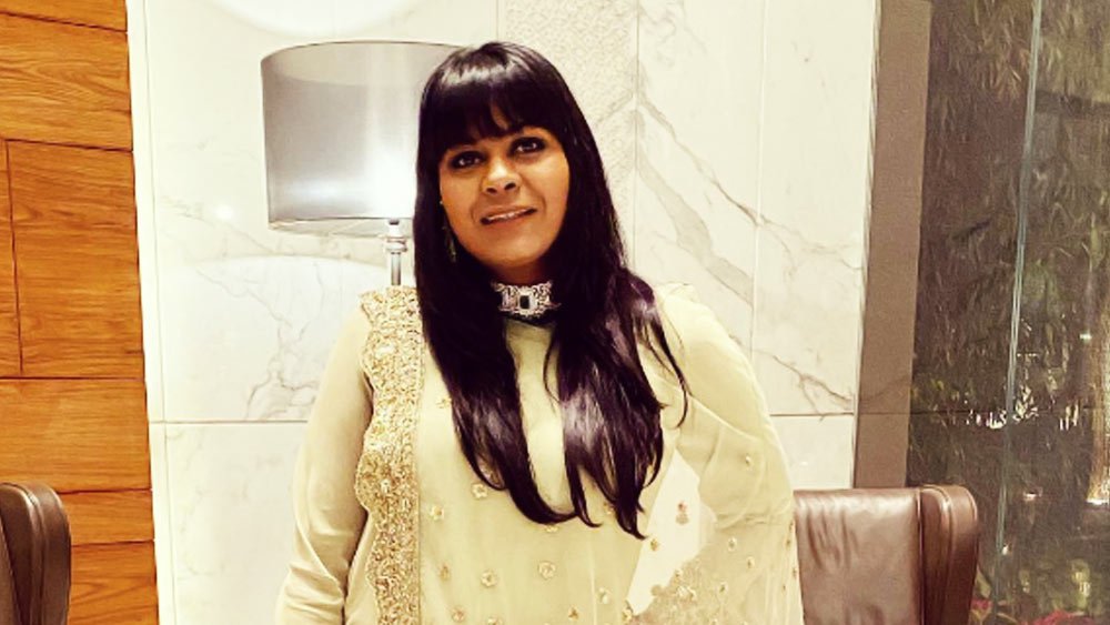 ইনস্টাগ্রামে কণিকা নিজের সম্পর্কে লিখেছেন, ‘স্মল টাউন গার্ল’, কিন্তু স্বপ্ন এক আকাশ সমান। বাস্তব জীবনেও তিনি তাই।