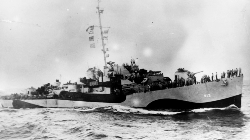 জাহাজটির পুরো নাম ‘ইউএসএস ডেস্ট্রয়ার এসকর্ট স্যামুয়েল বি. রবার্টস্’ (ডিই-৪১৩)। ১৯৪৪ সালে স্যমরের যুদ্ধে (‘ব্যাটল অব স্যমর’) আমেরিকা নৌবাহিনী এই যুদ্ধজাহাজটি ব্যবহার করে।