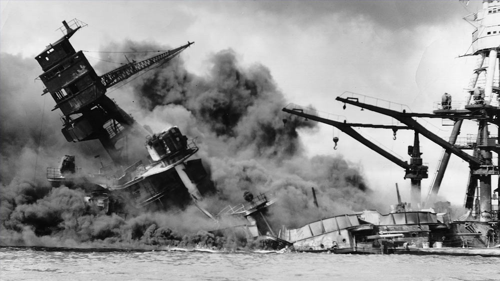 আমেরিকার প্রচুর সৈন্য এই যুদ্ধে মারা যান। তবে আমেরিকান সেনা এই যুদ্ধে জাপানের অধিকাংশ যুদ্ধজাহাজ ধ্বংস করেন। ‘স্যামি বি’-র মোট ২২৪ জন ক্রু সদস্য ছিলেন। এঁদের মধ্যে শুধু মাত্র ক্যাপ্টেন রবার্ট ডব্লিউ কোপল্যান্ডই বেঁচে ফিরেছিলেন।