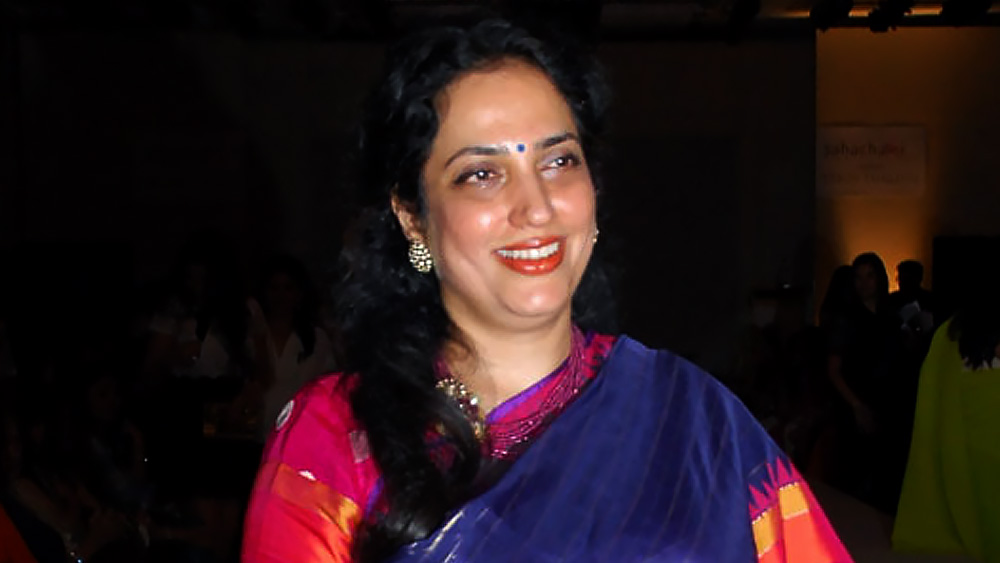 রশ্মির পরিবার ব্যবসার সঙ্গে যুক্ত ছিল।