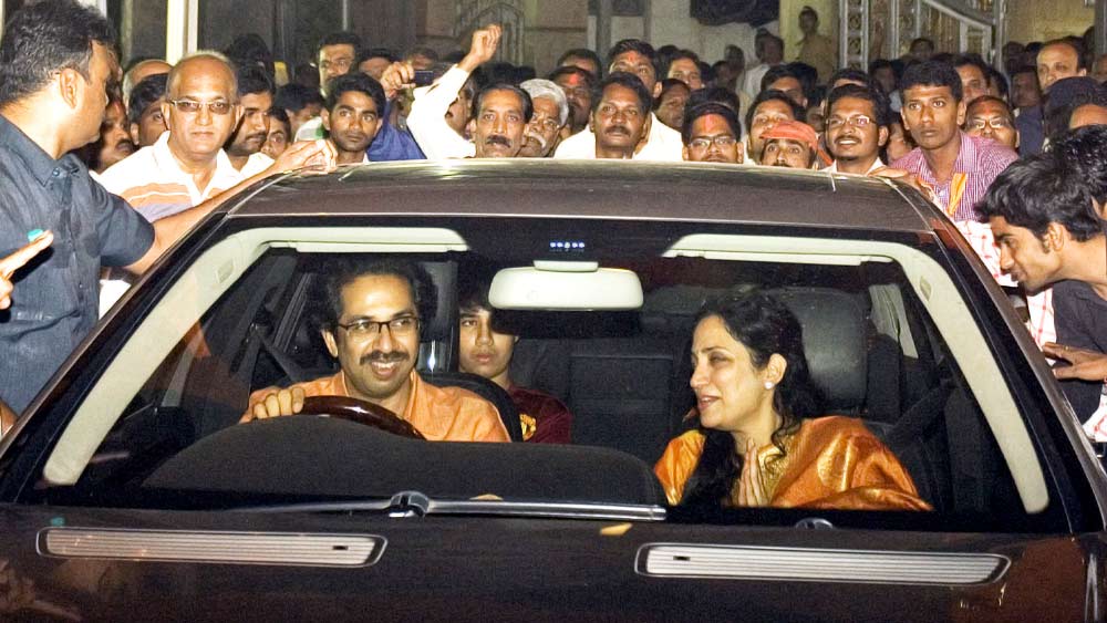 সেই সূত্রেই উদ্ধব ঠাকরের সঙ্গে আলাপ।