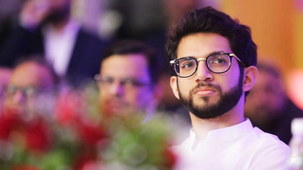 আদিত্য বর্তমানে সক্রিয় রাজনীতিকে যুক্ত। মহারাষ্ট্রের পর্যটন ও পরিবেশ মন্ত্রকের দায়িত্ব সামলাচ্ছেন তিনি।